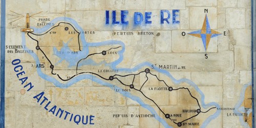 L’île de Ré est située sur la façade ouest de la France, au milieu du littoral Atlantique. Carte d’identité: Localisation: Sud de la vendée Région: Poitou-Charentes Département: Charente-Maritime Ville la...