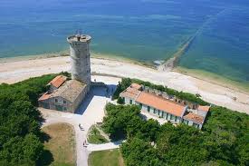   LE PHARE DES BALEINES Route des Baleines Un des plus hauts phares de France (55m). 250 marches sont à gravir pour en atteindre le sommet. Visites de 10h à […]