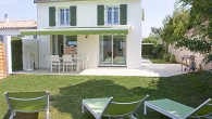 5 Villas à La Flotte – 112 Localisation: La Flotte Type de logement: 5 Villas de 80 à 120m² Saison de location: Location saisonnière Tarif semaine: 300€ à 2 000€ Découvrez le charme le standing et l’acceuil...